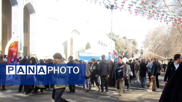  آغاز دهه‌فجر در مصلی کرج