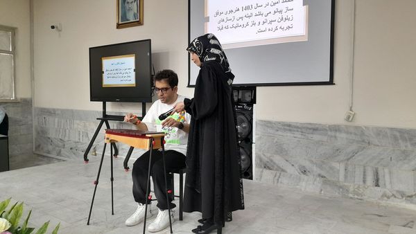  تجلیل از روز جهانی اوتیسم در مدرسه استثنایی باغچه‌بان کرج