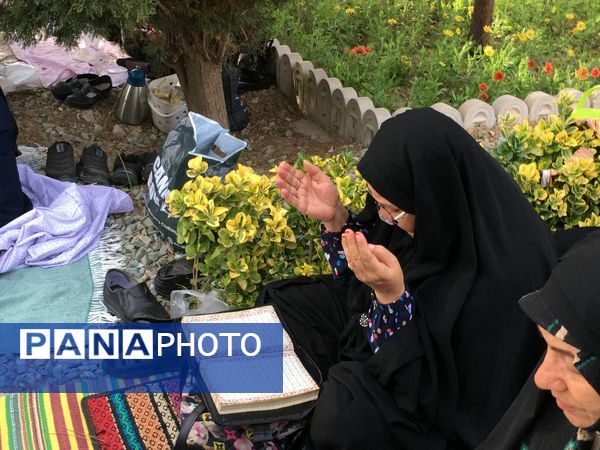 برپایی مراسم دعای عرفه در گلستان شهدای اصفهان