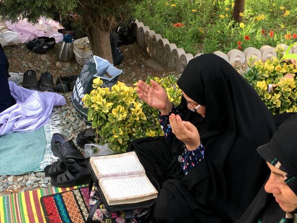 برپایی مراسم دعای عرفه در گلستان شهدای اصفهان