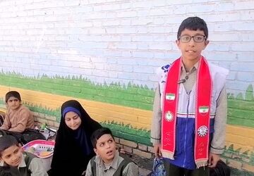 برگزاری برنامه فرهنگی و ورزشی به مناسبت روز دانش‌آموز در دبستان پسرانه احمد کاظمی