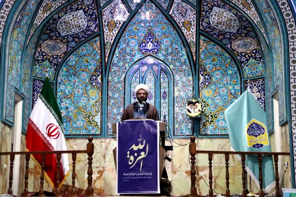 اقامه نماز جمعه قروه به امامت حجت‌الاسلام عابدین رستمی