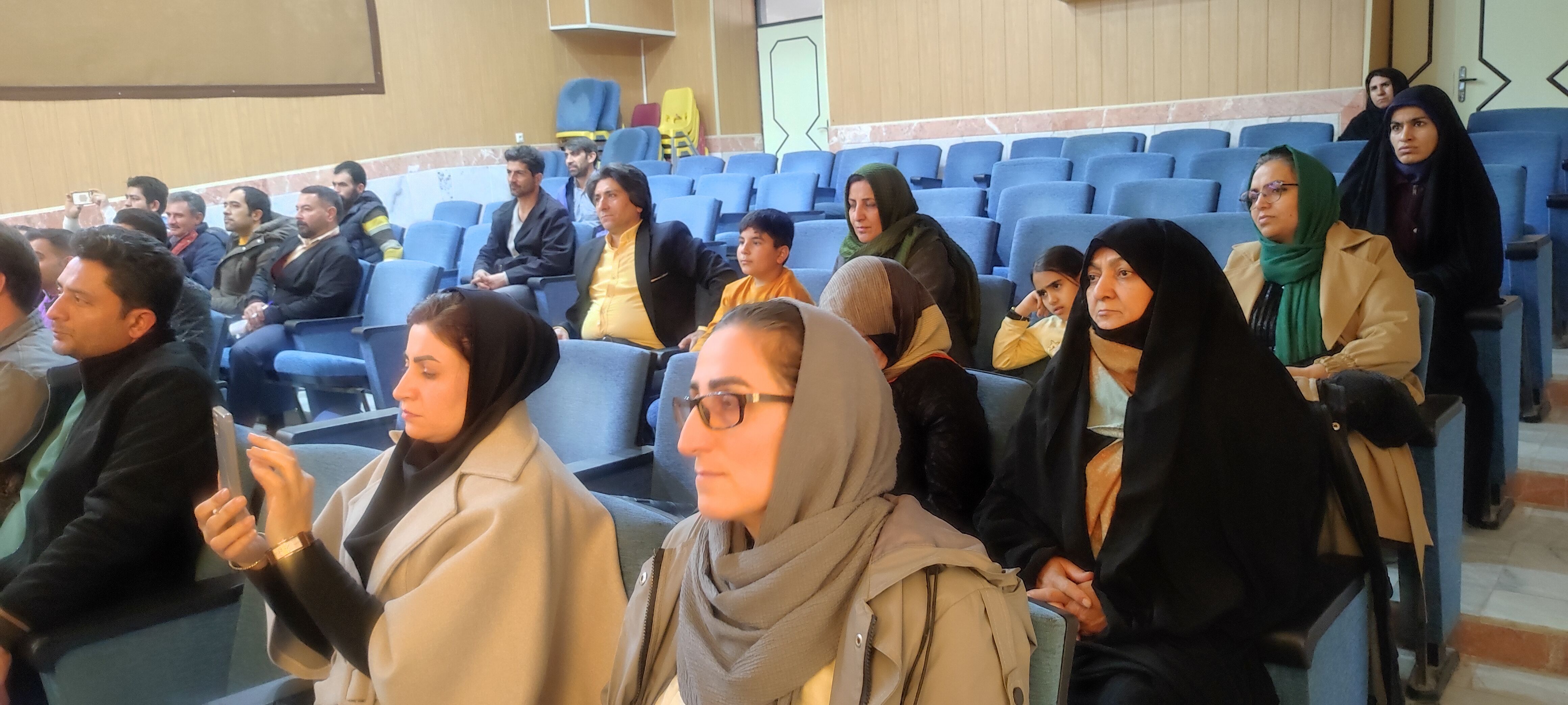 کارگاه آموزشی و مهارتی مدیریت تلفیقی مبارزه با کنه واروا در کندوهای زنبور عسل
