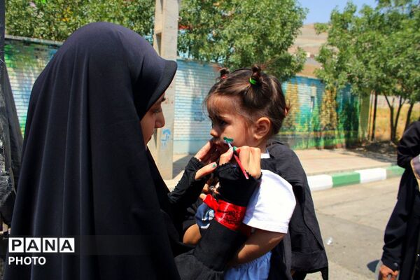 حضور پر رنگ کودکان و نوجوانان حسینی در راهپیمایی جاماندگان اربعین