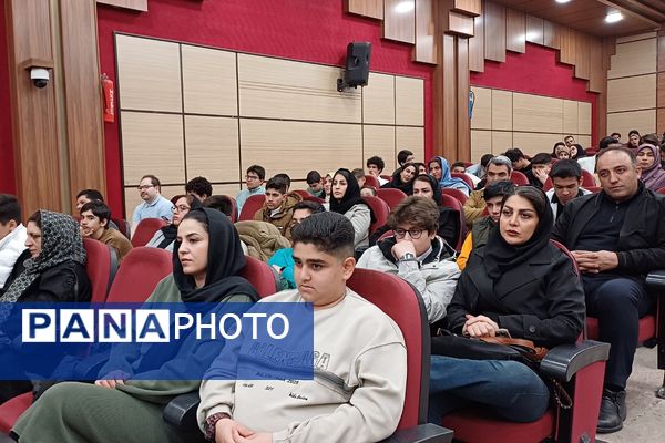 تقدیر از دانش‌آموزان دبیرستان هیات امنایی البرز در اردوگاه استانی شهید محمد منتظری شهریار 