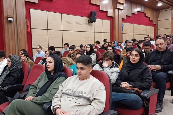 تقدیر از دانش‌آموزان دبیرستان هیات امنایی البرز در اردوگاه استانی شهید محمد منتظری شهریار 