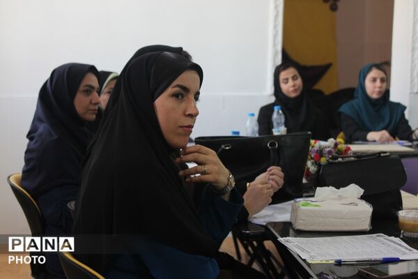 بازدید مسئولین آموزش و پرورش اسلامشهر از مدارس و ارزیابی روند اجرای پروژه مهر