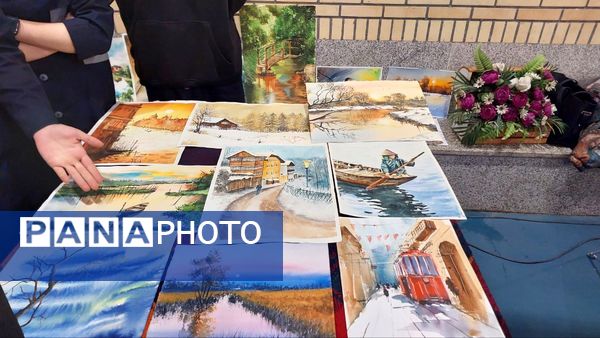 بازارچه دانش‌آموزی در دبیرستان فرزانگان ایلام