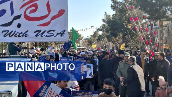 خروش مردم دامغان در راهپیمایی ۲۲ بهمن