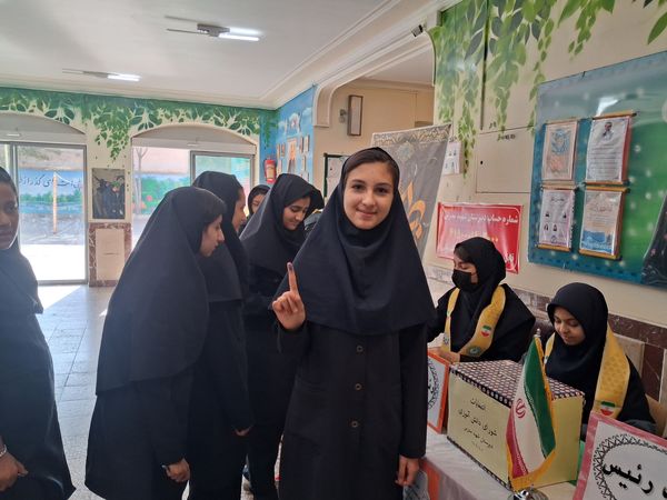 میزبانی پیشتازان مدرسه شهید مدرس در انتخابات شورای دانش‌آموزی