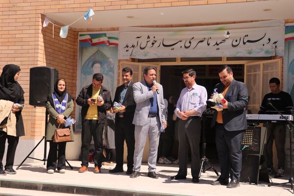 برپایی بازارچه تمام تشکلاتی در دبستان شهید ناصری