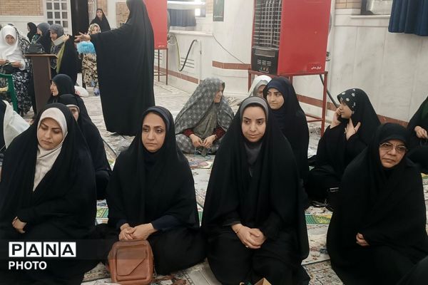 تجلیل از خادمین عرصه تربیت در نمازجمعه باقرشهر و کهریزک 