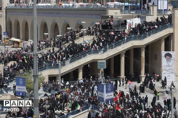 وداع با پیکر مطهر امام شهید در مصلای تهران