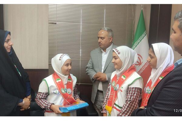 دیدار دانش آموزان پیشتاز پاکدشت با مدیرکل آموزش و پرورش شهرستانهای تهران