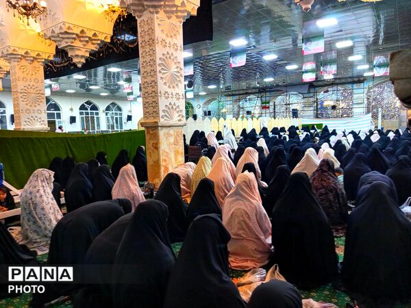 نماز جماعت همزمان با شهادت امام صادق(ع)