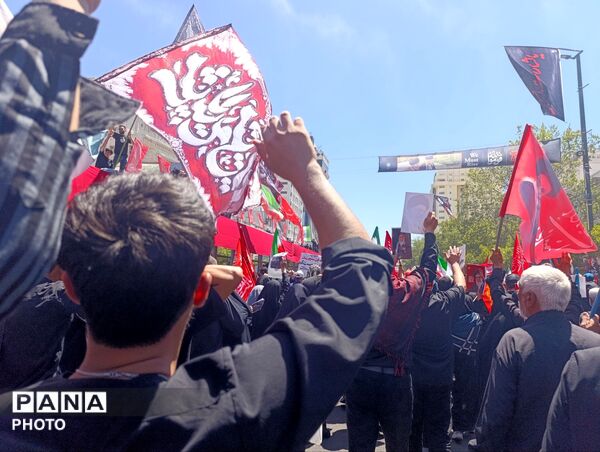 مراسم تشییع رهبر معظم انقلاب و خانواده ایشان در مشهد