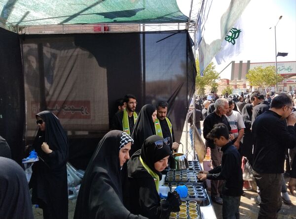 برپایی موکب سازمان دانش‌آموزی و رادیو پانا خراسان جنوبی در مسیر پیاده‌روی جاماندگان اربعین 