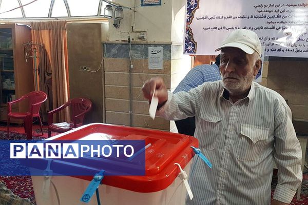 حضور پرشور مردم قوچان در دور دوم انتخابات ریاست‌جمهوری 