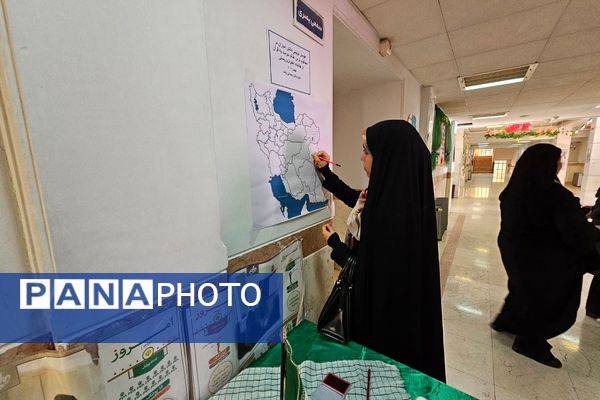 همایش «یاوران انقلاب؛ پیشتازان مقاومت» در دبیرستان دخترانه شهیدوجدانی پاک چهاردانگه 