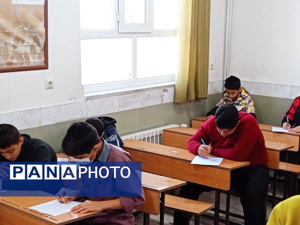 برگزاری امتحانات نوبت اول در دبیرستان میثاق کاشمر