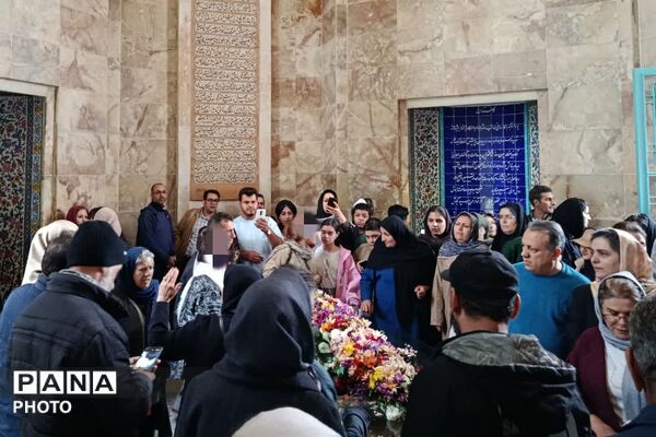 مراسم گل‌باران آرامگاه سعدی شاعر بزرگ شیرازی