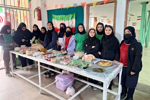  آیین افتتاح جشنواره ماها و ایران‌مون در دبیرستان خدیجه کبری پردیس 