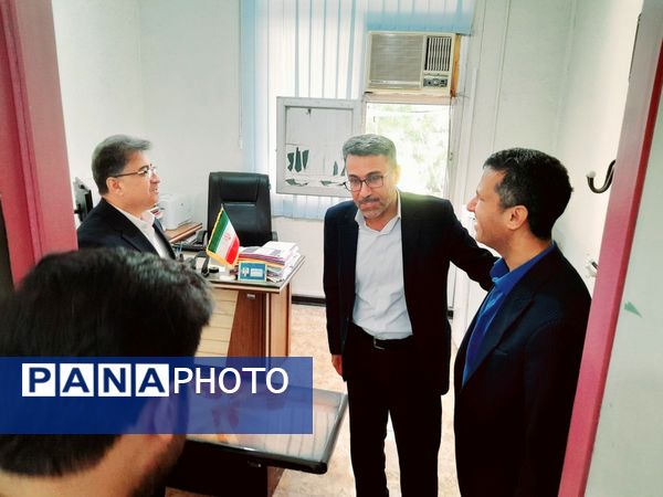 بازدید سرزده نوروزی مدیرکل آموزش و پرورش استان بوشهر از دوایر مختلف اداره‌کل