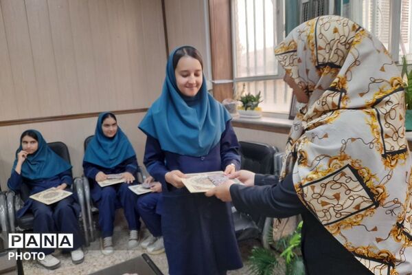 قدردانی از تلاش‌های انجمن دانش‌آموزی مدرسه عفاف 