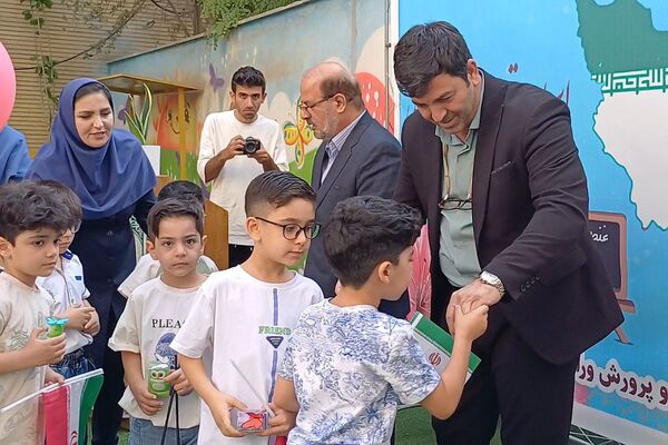 گام نهادن دانش‌آموزان کودکستانی شهرستان ورامین در مسیر تعلیم و تربیت