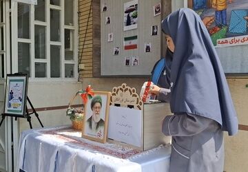تقسیمِ حالِ خوب در آیین جشن عاطفه‌های فرزانگان اراک