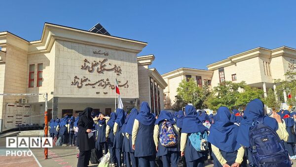 طنین زنگ ایثار و شهادت در دبستان آرمینه مصلی‌نژاد