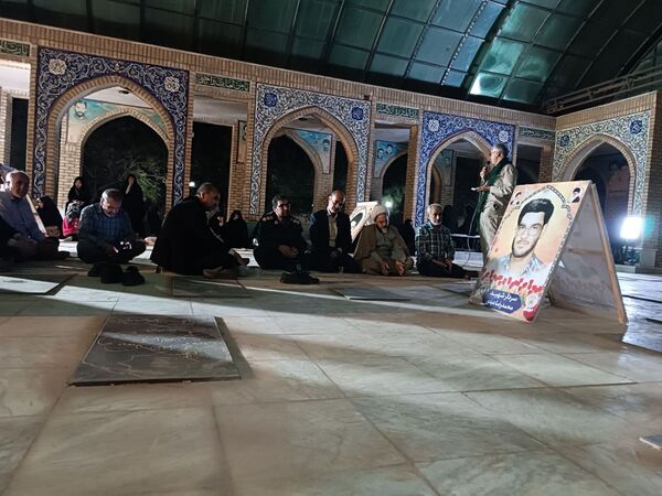 مراسم قرائت زیارت عاشورا به‌مناسبت هفته دفاع مقدس در مزار شهدای خلیل آباد