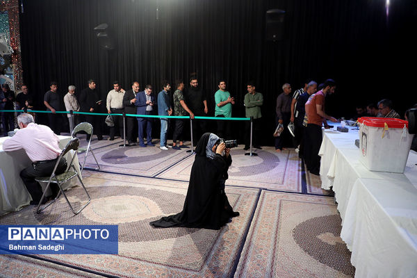 مرحله دوم انتخابات چهاردهمین دوره ریاست‌ جمهوری در آستان امامزاده صالح(ع)