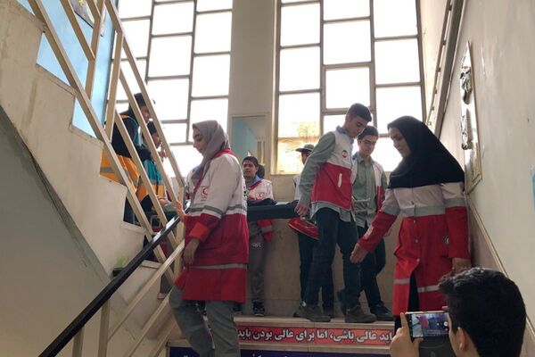 حضور دانش‌آموزان و مسئولان ناحیه 2 شهرری در بیست و ششمین مانور سراسری زلزله 