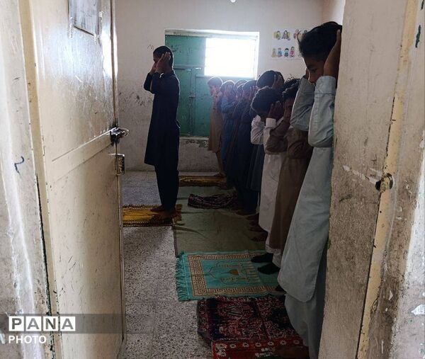 طنین «زنگ مهر و مقاومت» و نجوای قرآن و نماز در مدارس شهرستان سرباز
