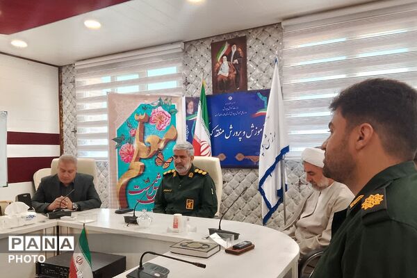 دیدار فرمانده سپاه ناحیه حضرت روح‌الله (ره) با رئیس اداره آموزش و پرورش کهریزک 