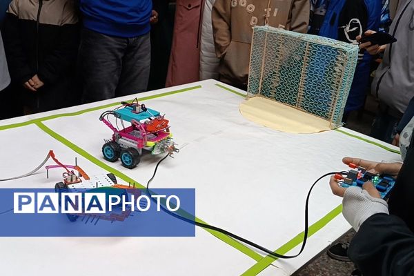 مسابقات رباتیک دانش‌آموزی به مناسبت هفته کانون ها 