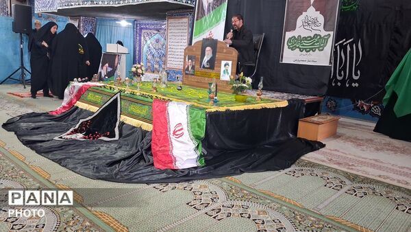 محفل نورانی دعای توسل و نماز استغاثه در آستانه چهلمین شهادت امام شهید 