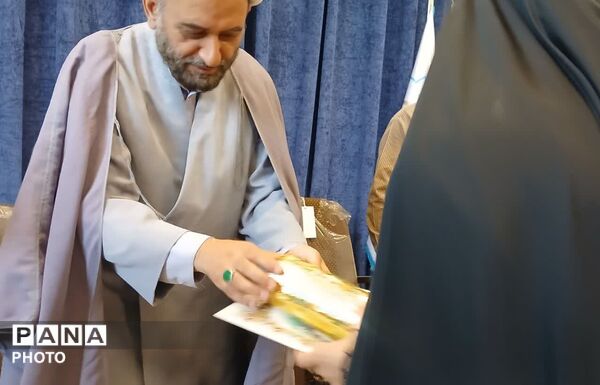 تقدیر امام جمعه شهرستان درگزین از خبرنگاران پانا و اعضای هییت مذهبی دانش آموزی