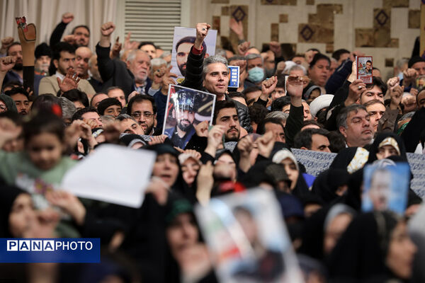 دیدار خانواده شهدای اقتدار با رهبر انقلاب در روز میلاد امیرالمومنین علیه‌السلام