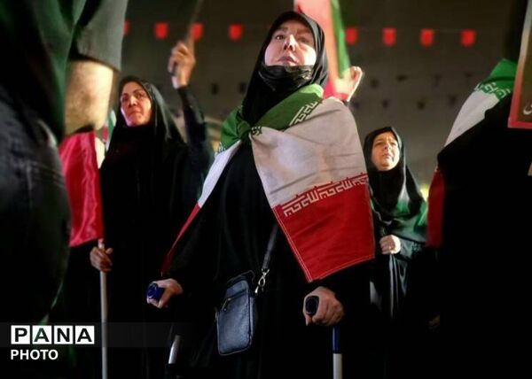 وقتی تمام شهر، رنگ سوگ او را به خود می‌گیرد