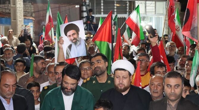 طنین «سلام فرمانده» در اجتماعات شبانه