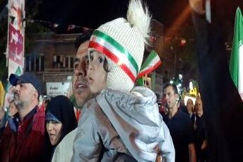 زیر چتر آسمان اردیبهشت، شعله‌های دانایی افروخته شد
