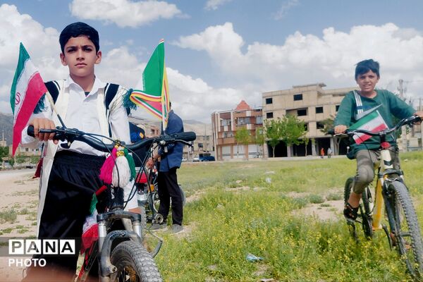 یادبودی در مسیر دوچرخه برای قهرمانان کوچک میناب
