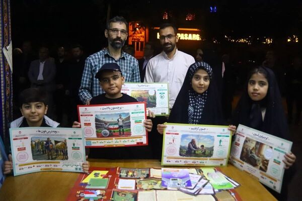 سوگواره شبانه دانش آموزان تبریز در تجمعات مردمی برای رهبر شهید