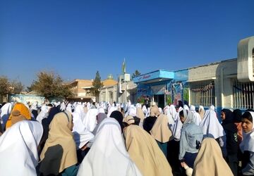 بازارچه کتاب در دبستان سمیه
