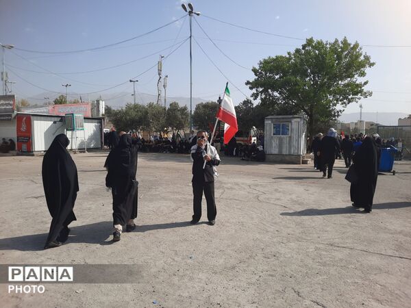 اولین روز وداع با شکوه با رهبر شهید و خانواده بزرگوارشان 