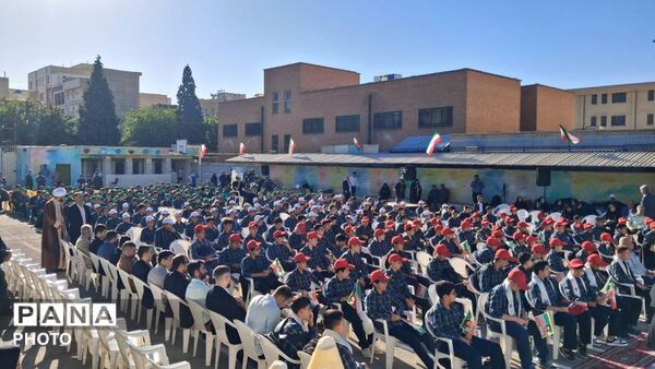 آغاز سال تحصیلی با حضور سخنگوی آموزش و پرورش در مدرسه شهید حسین گلزاری