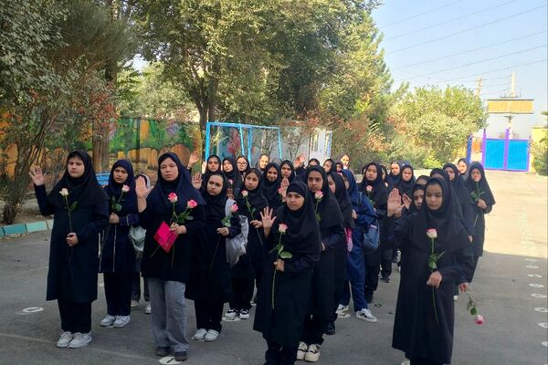 جشن جوانه ها در دبیرستان الهام شریعت کهریزک 