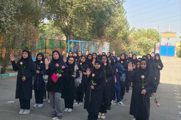 جشن جوانه ها در دبیرستان الهام شریعت کهریزک 